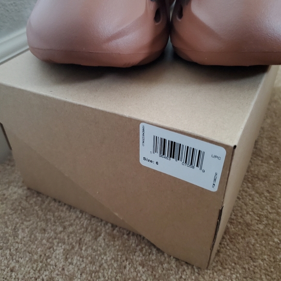 Yeezy foam runner Clay Red NWT - Picture 3 of 8